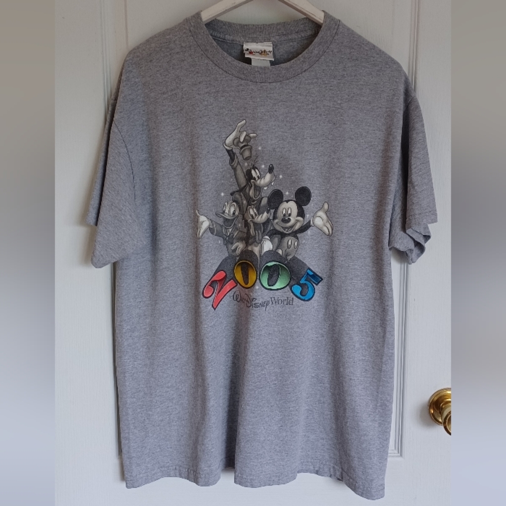 VINTAGE 2005 WALT DISNEY WORLD MICKEY & FRIENDS LARGE T-SHIRT